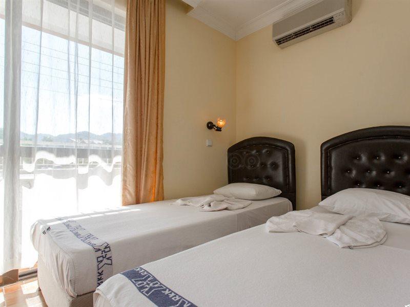 Defne & Zevkim Hotel Marmaris Extérieur photo